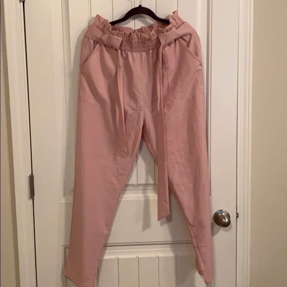 Baby pink belt pants
